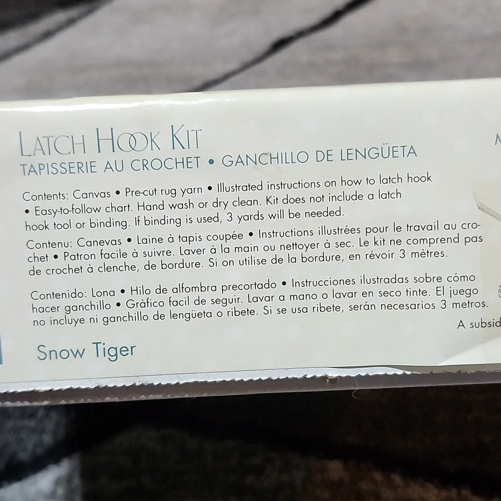 VINTAGE CARON WONDER ART SNOW TIGER LATCH HOOK TAPESTRY/RUG ART KIT
